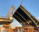 На Биржевом мосту возобновляются работы по демонтажу свай