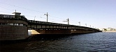 На Литейном и 2-м Садовом мостах с опережением графика завершены работы по замене асфальта